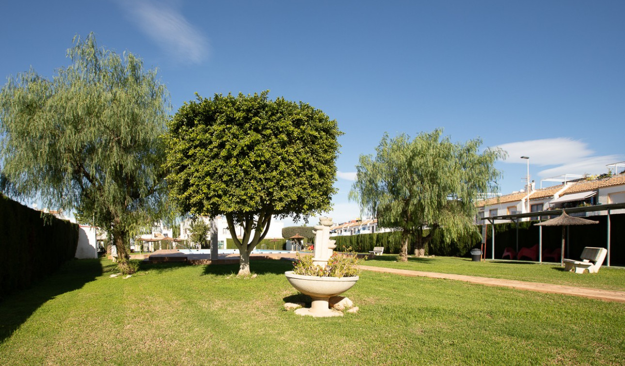 Herverkoop - Stadshuis - Torrevieja - Jardin Del Mar