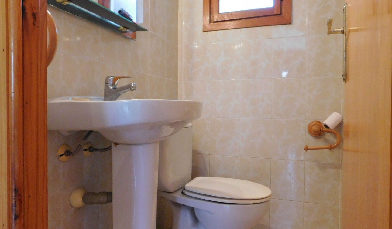 Herverkoop - Stadshuis - Torrevieja - Lago Jardin