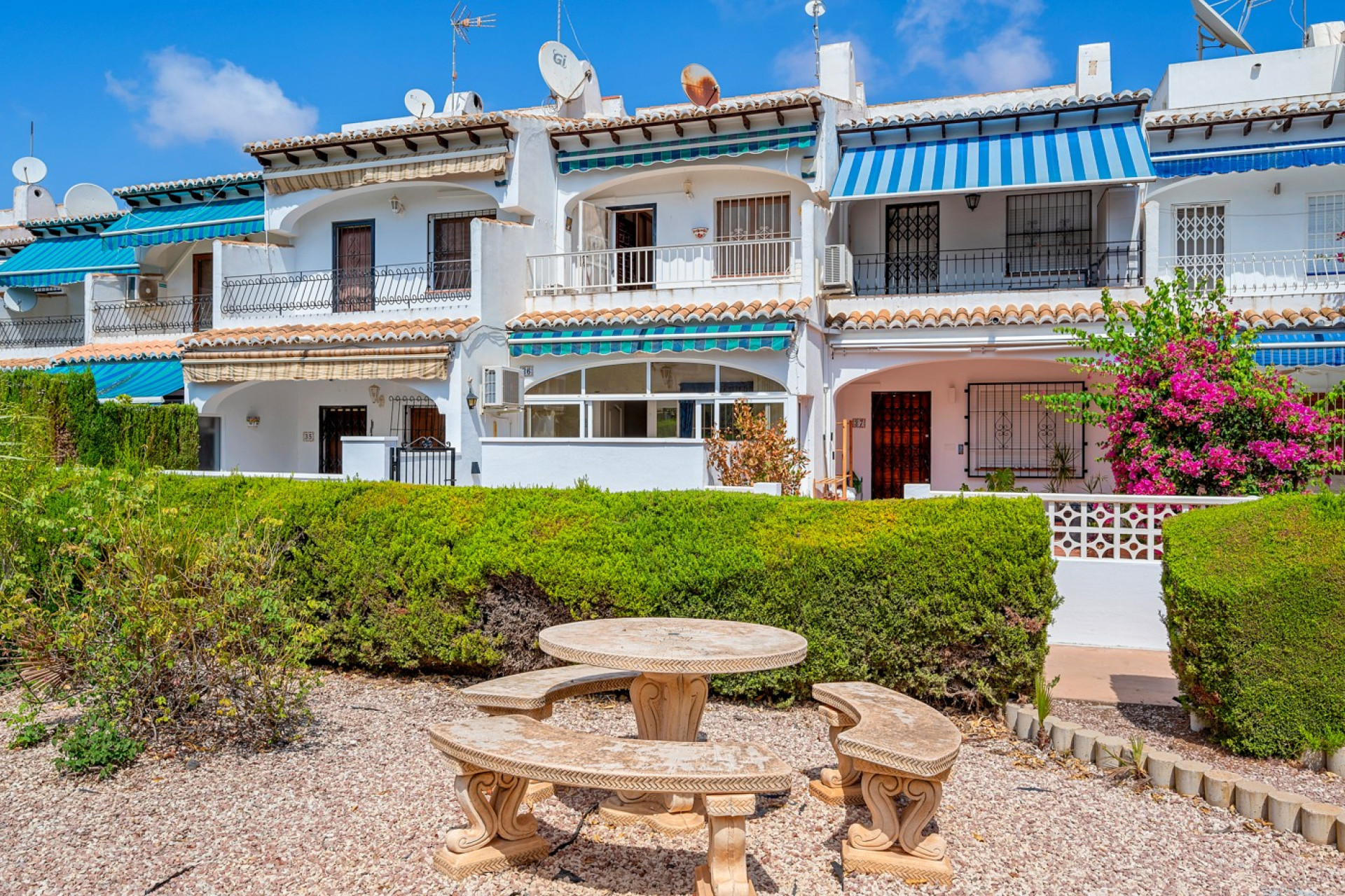 Herverkoop - Stadshuis - Torrevieja - Lago Jardin