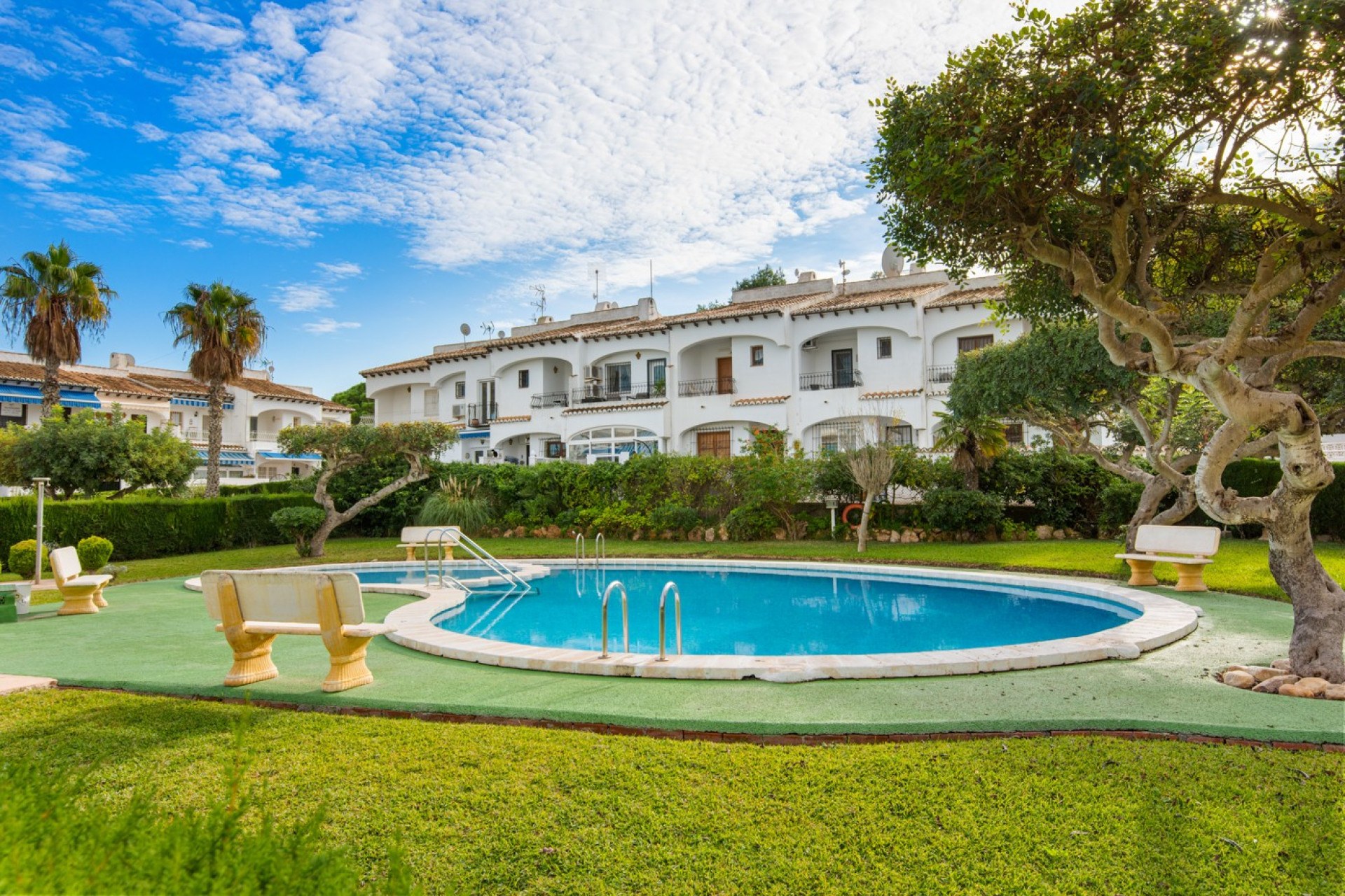 Herverkoop - Stadshuis - Torrevieja - Lago Jardin