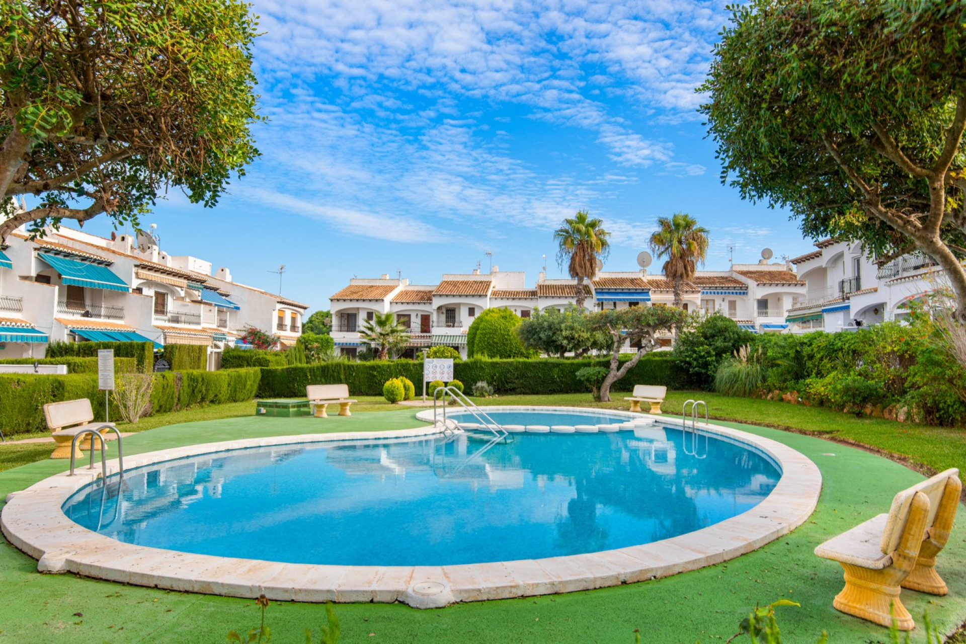 Herverkoop - Stadshuis - Torrevieja - Lago Jardin