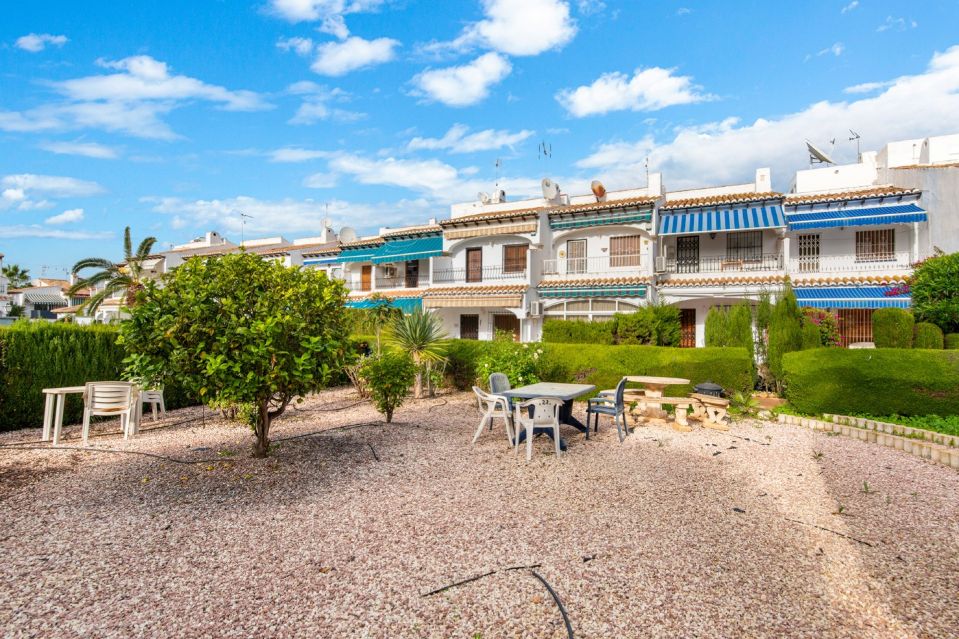 Herverkoop - Stadshuis - Torrevieja - Lago Jardin