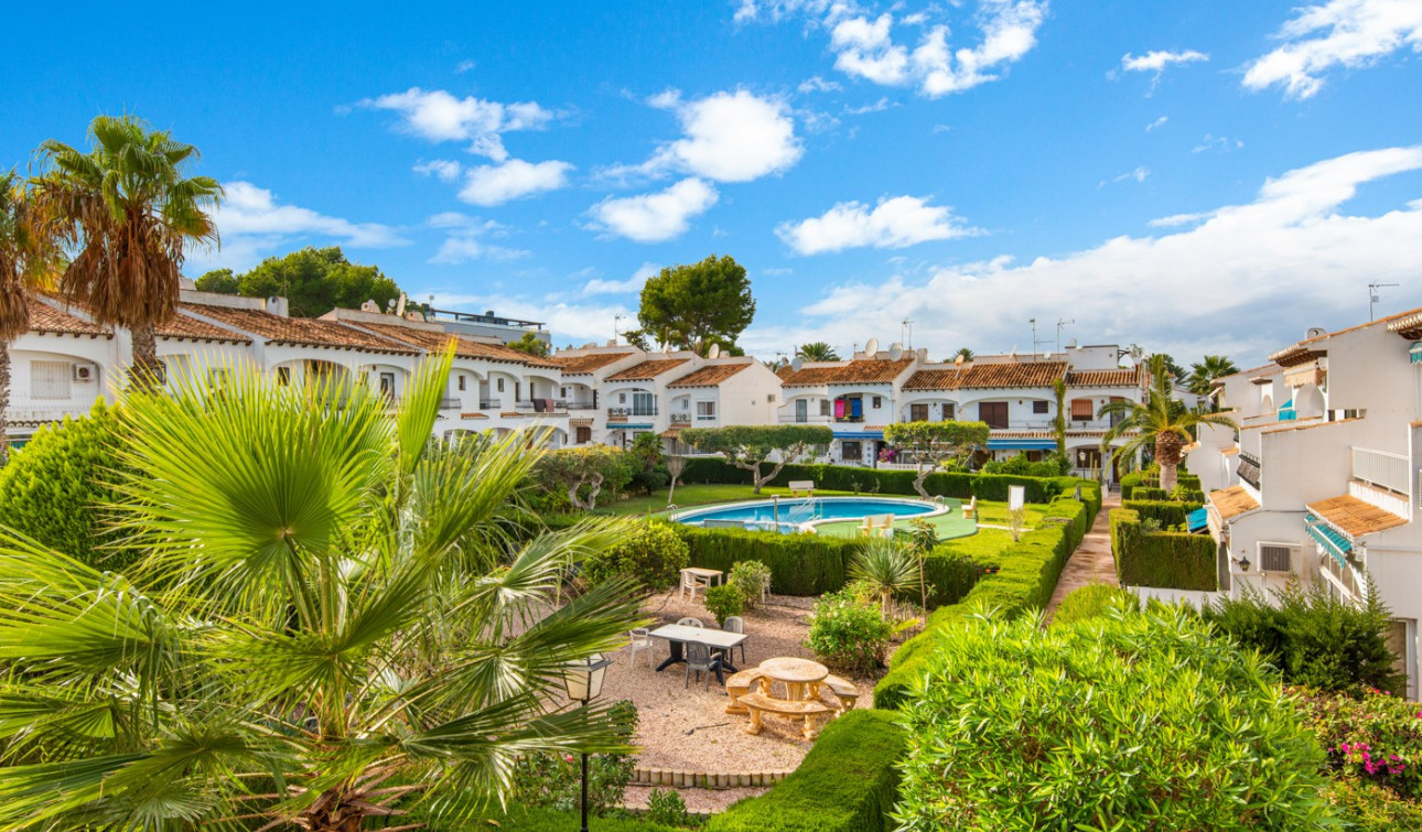 Herverkoop - Stadshuis - Torrevieja - Lago Jardin