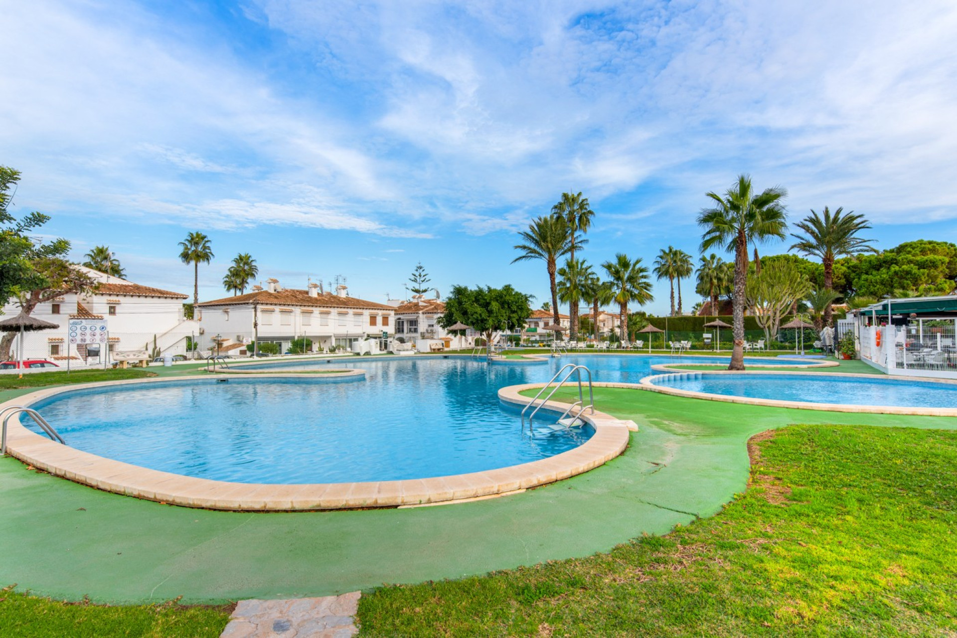 Herverkoop - Stadshuis - Torrevieja - Lago Jardin