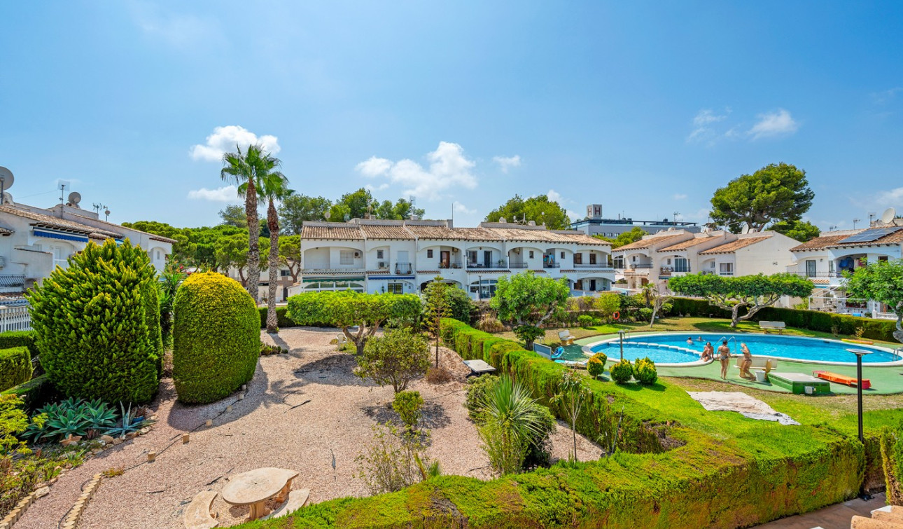 Herverkoop - Stadshuis - Torrevieja - Lago Jardin