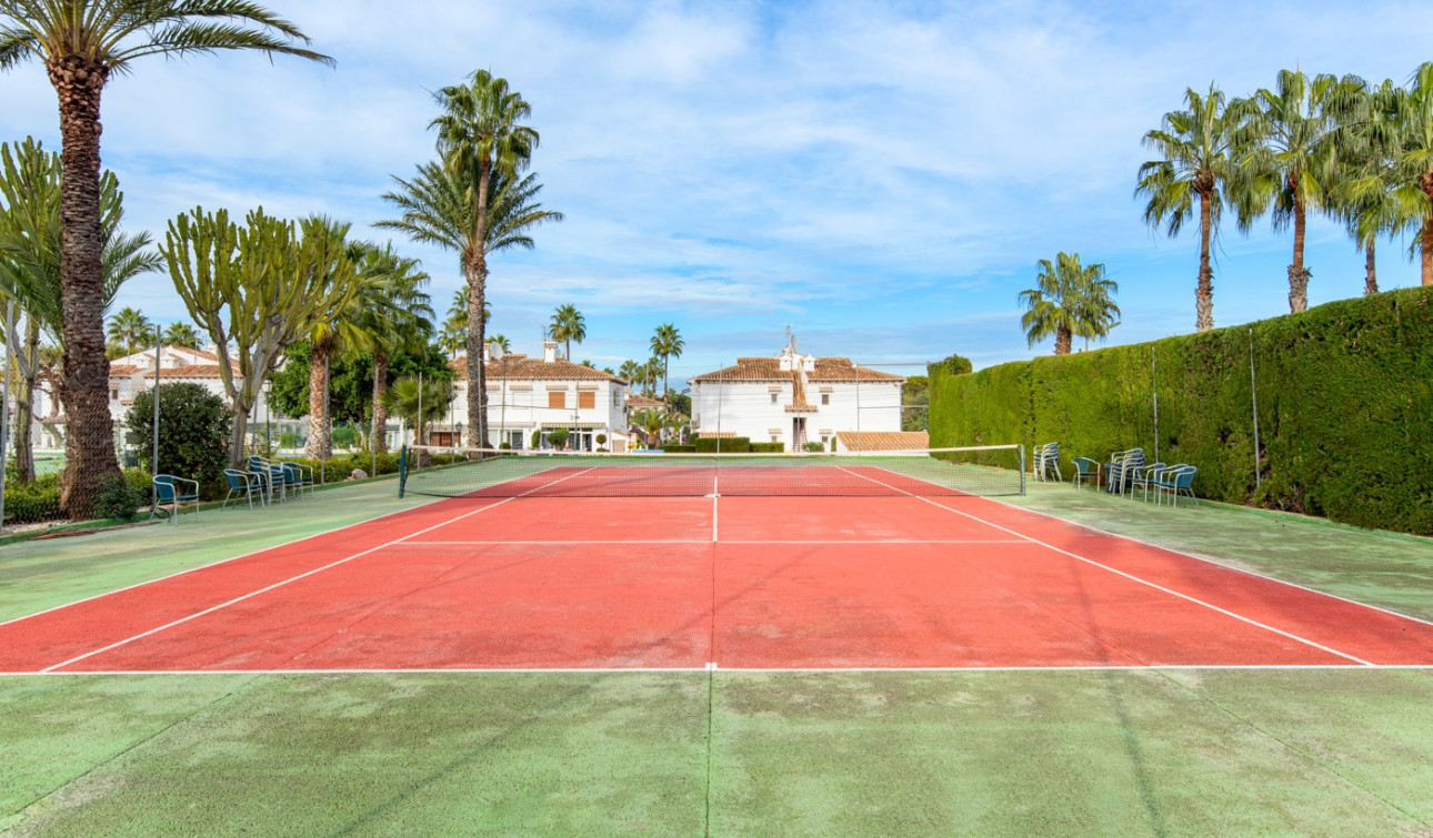 Herverkoop - Stadshuis - Torrevieja - Lago Jardin