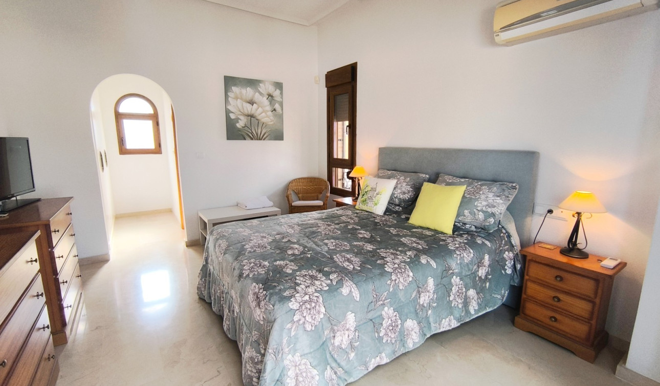 Herverkoop - Vrijstaande villa - Algorfa