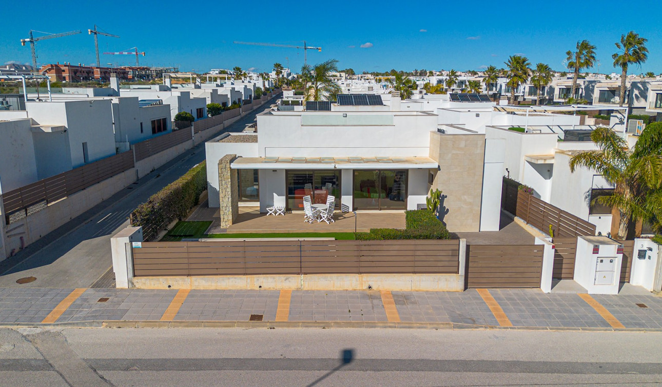 Herverkoop - Vrijstaande villa - Entre Naranjos - Vistabella