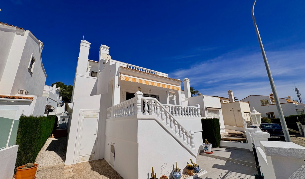 Herverkoop - Vrijstaande villa - Orihuela - Villamartin