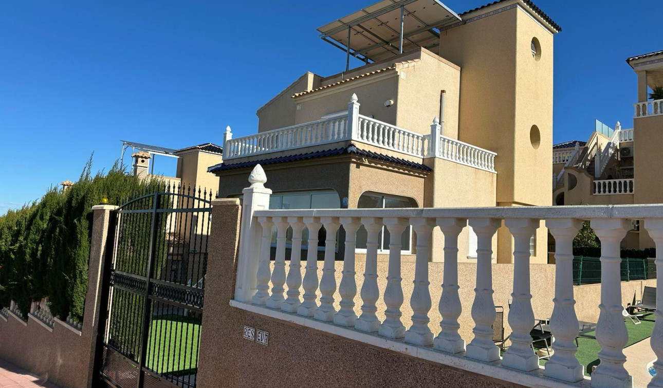 Herverkoop - Vrijstaande villa - Torrevieja - VILLAMARTIN