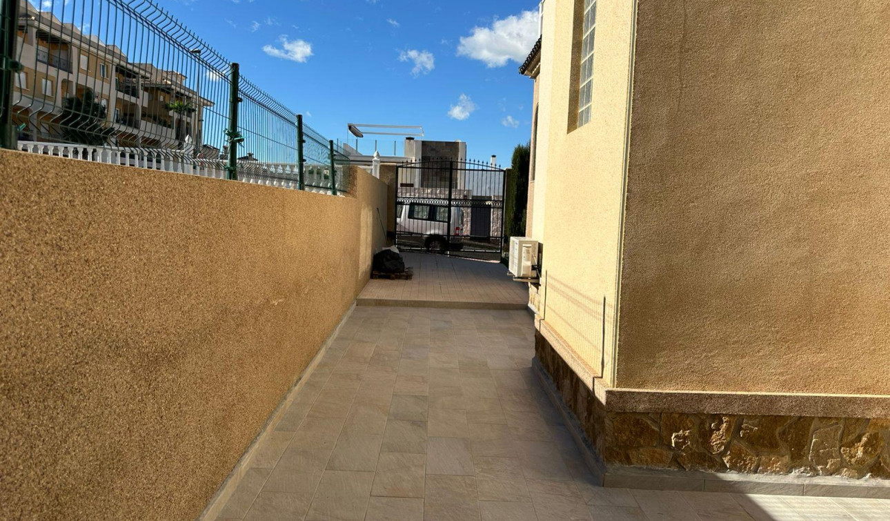 Herverkoop - Vrijstaande villa - Torrevieja - VILLAMARTIN