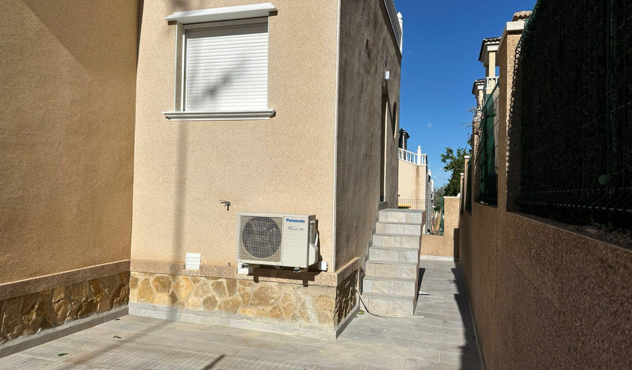 Herverkoop - Vrijstaande villa - Torrevieja - VILLAMARTIN