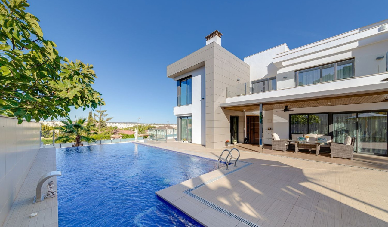 Herverkoop - Vrijstaande villa - Torrevieja