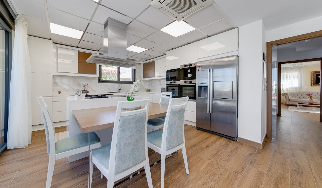 Herverkoop - Vrijstaande villa - Torrevieja