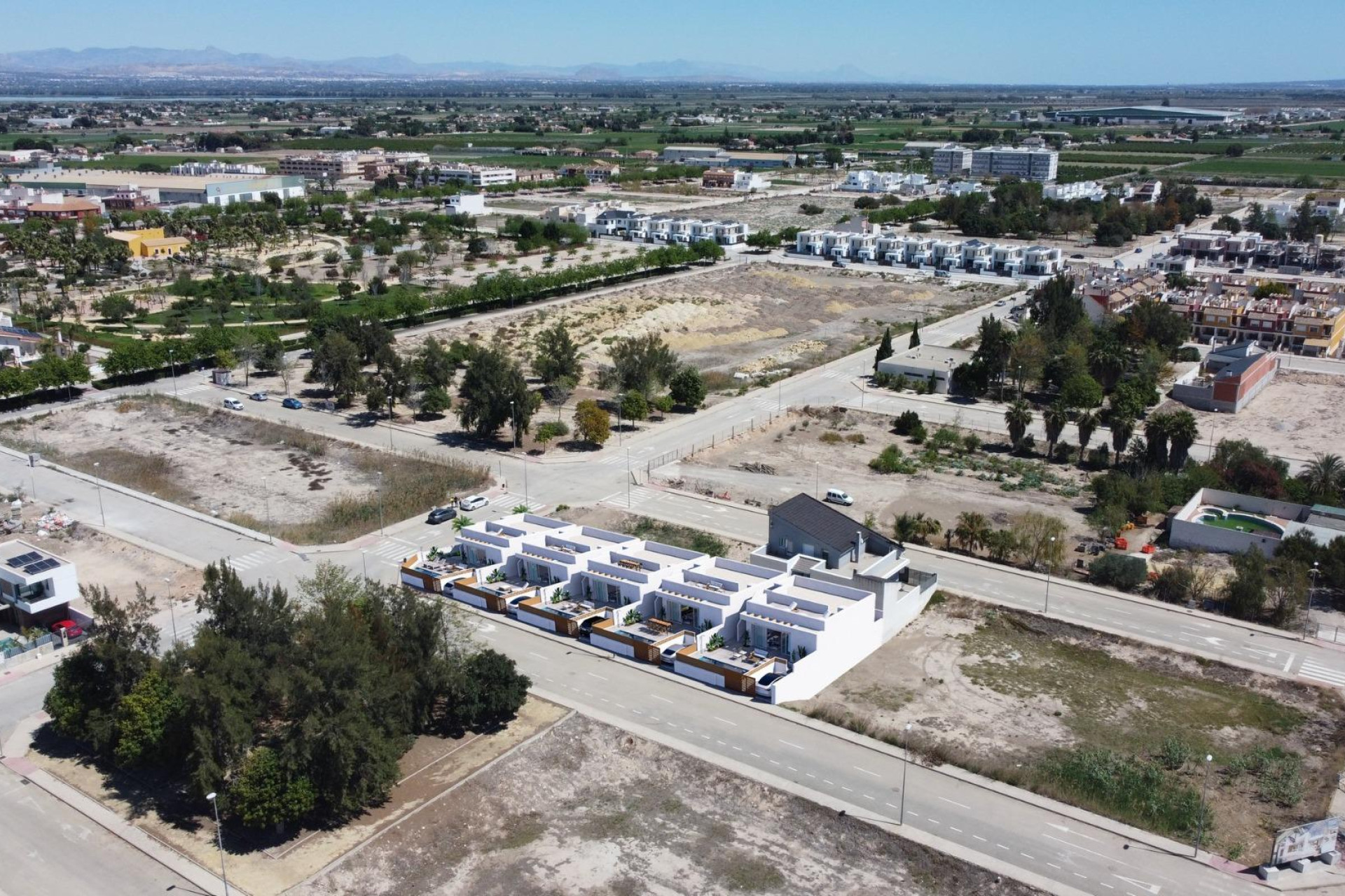 Obra nueva - Villa independiente - Dolores - polideportivo