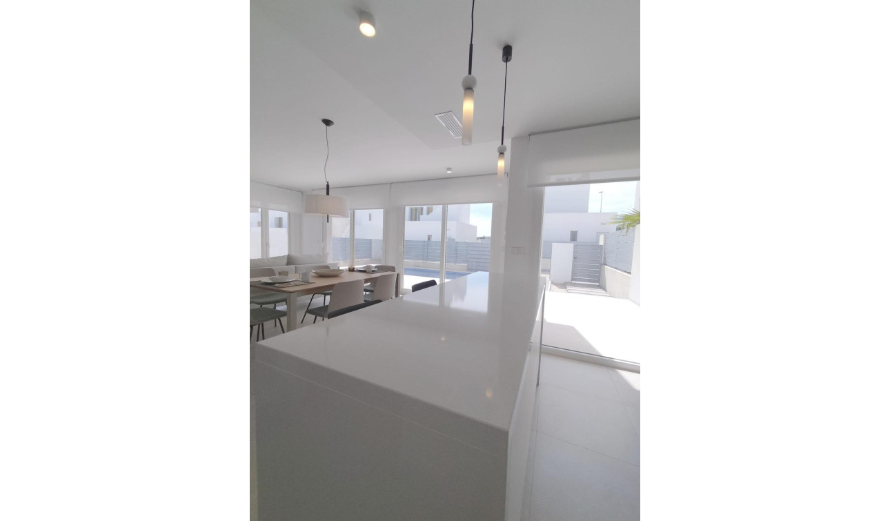 Obra nueva - Villa independiente - Orihuela - Entre Naranjos