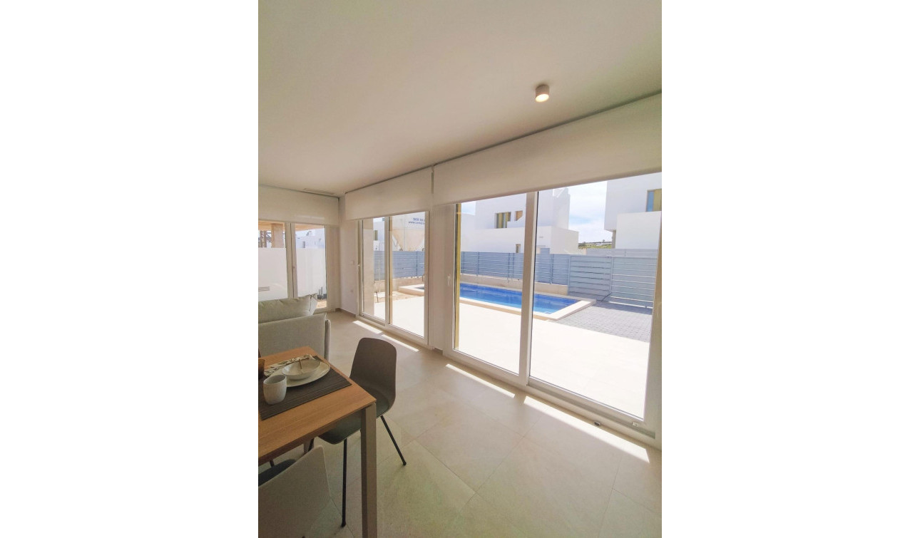 Obra nueva - Villa independiente - Orihuela - Entre Naranjos