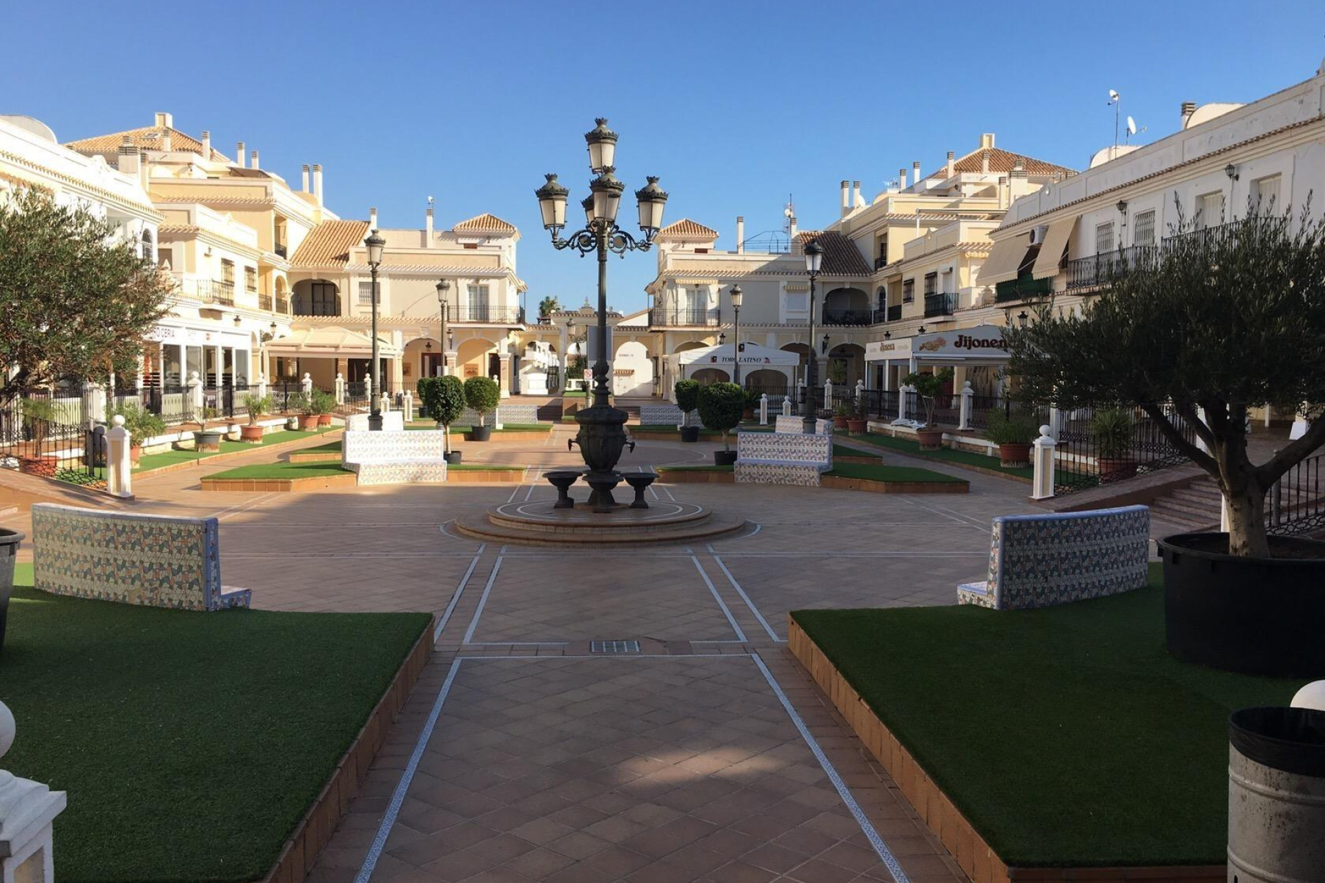 Obra nueva - Villa independiente - Pilar de la Horadada