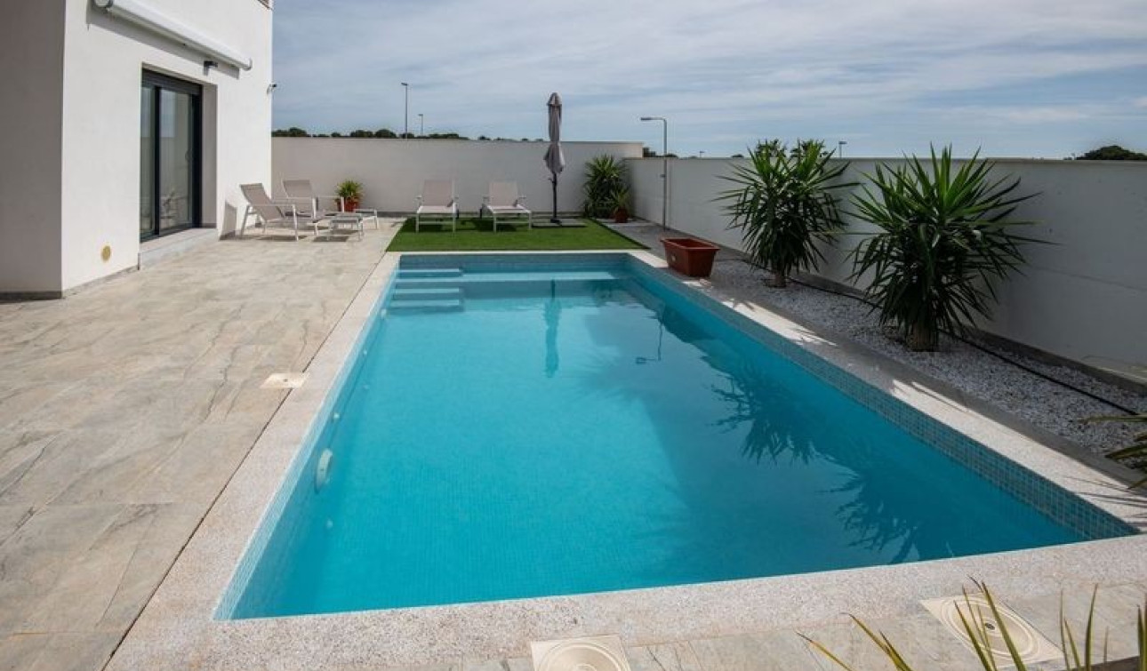 Obra nueva - Villa independiente - Pinar de Campoverde