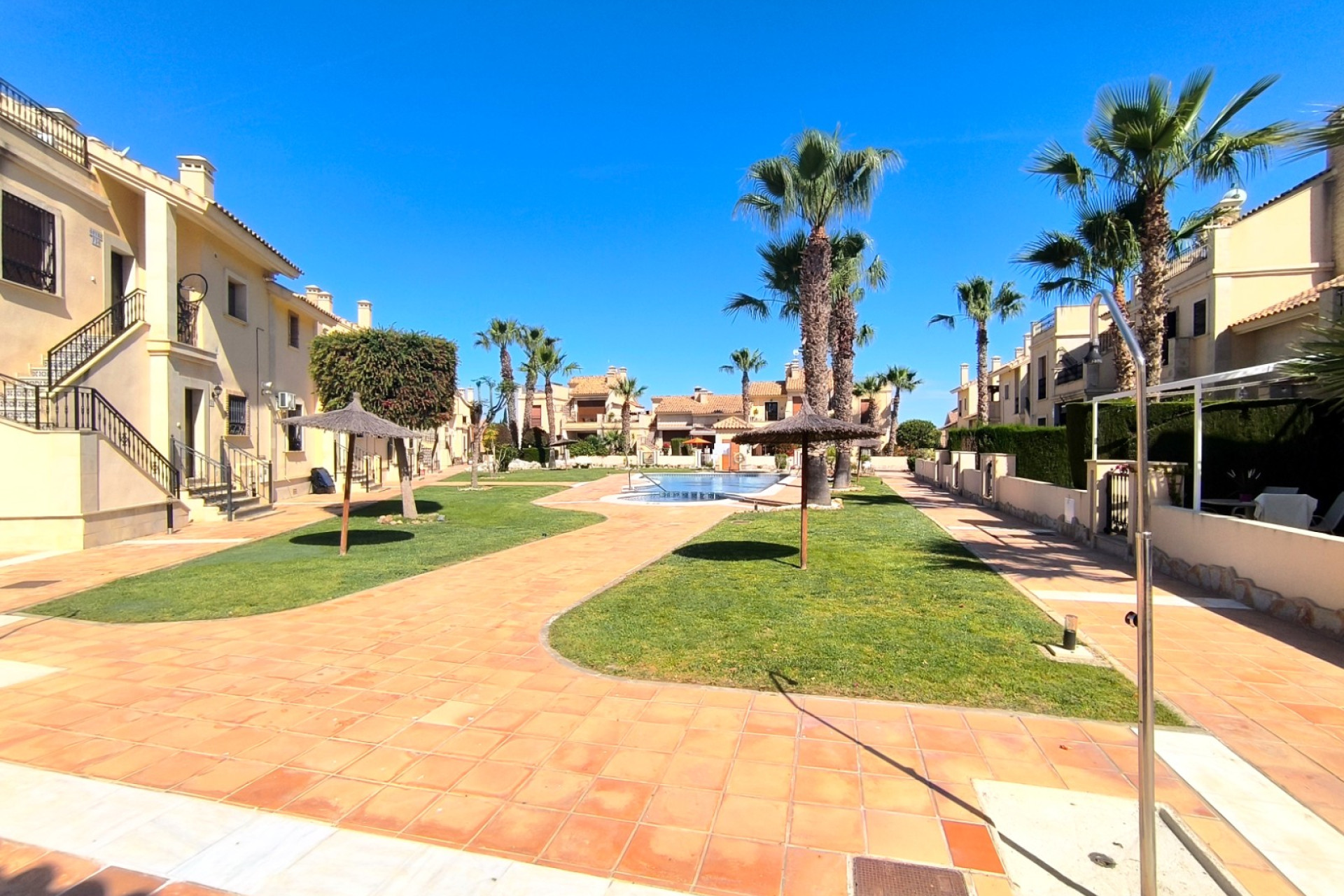 Resale - Apartment / Flat - Algorfa