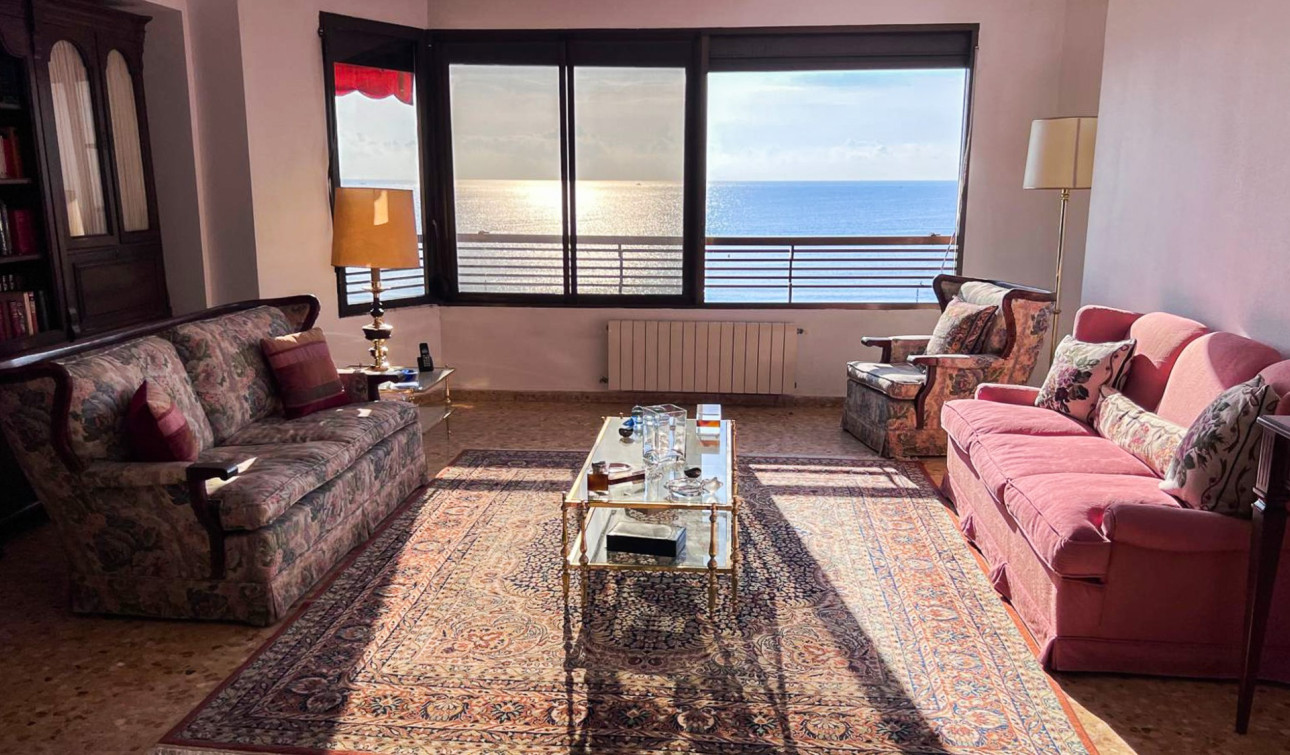 Resale - Apartment / Flat - Alicante - Centro