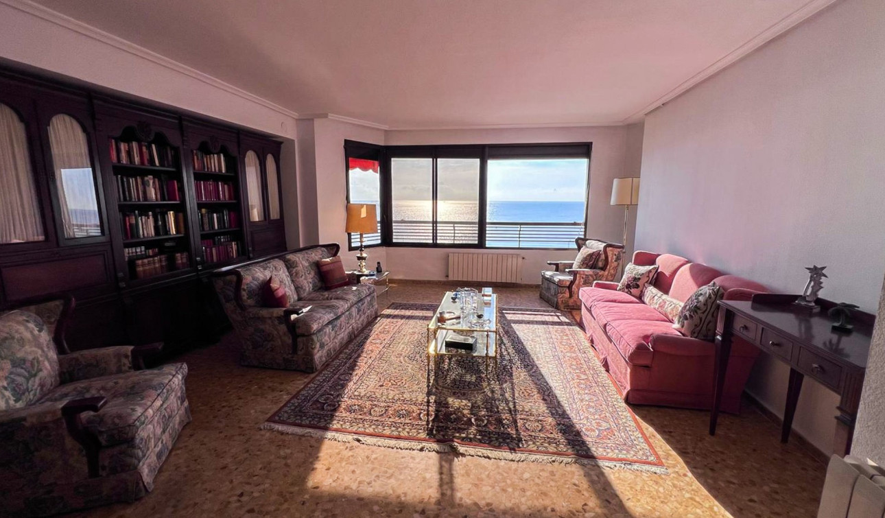 Resale - Apartment / Flat - Alicante - Centro