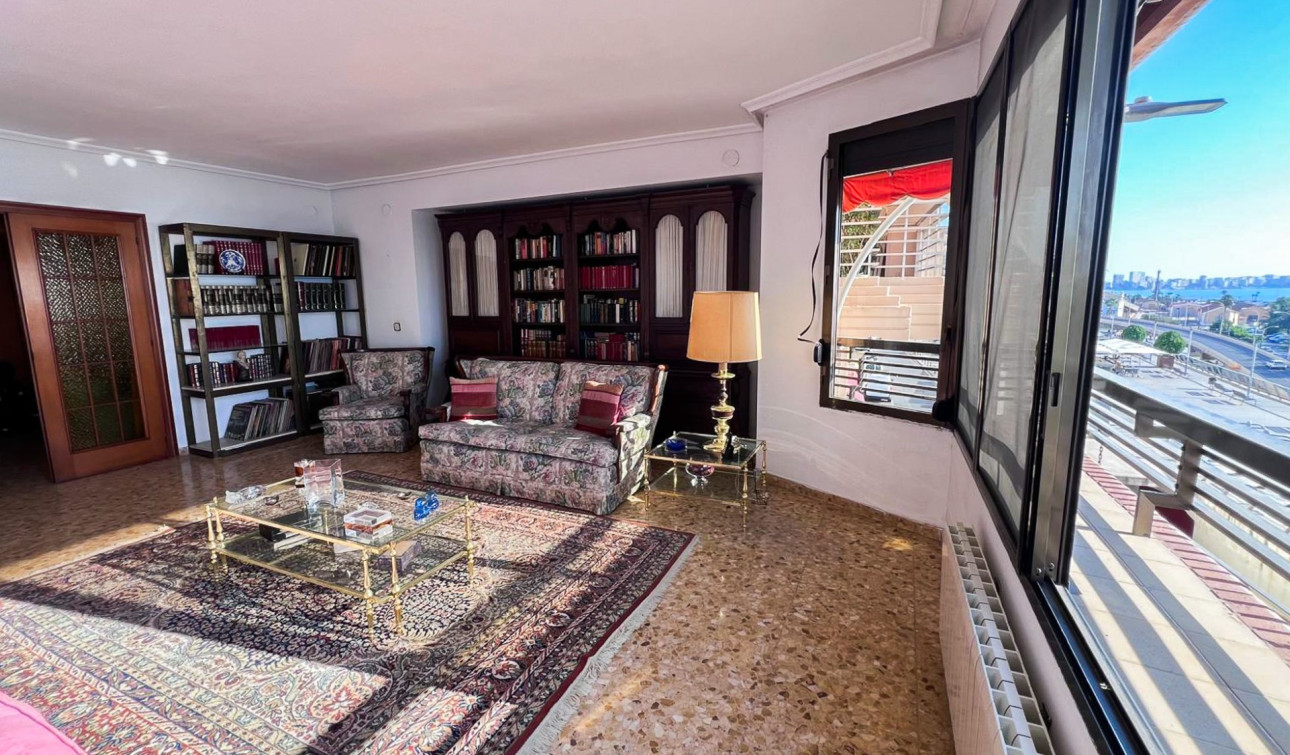 Resale - Apartment / Flat - Alicante - Centro