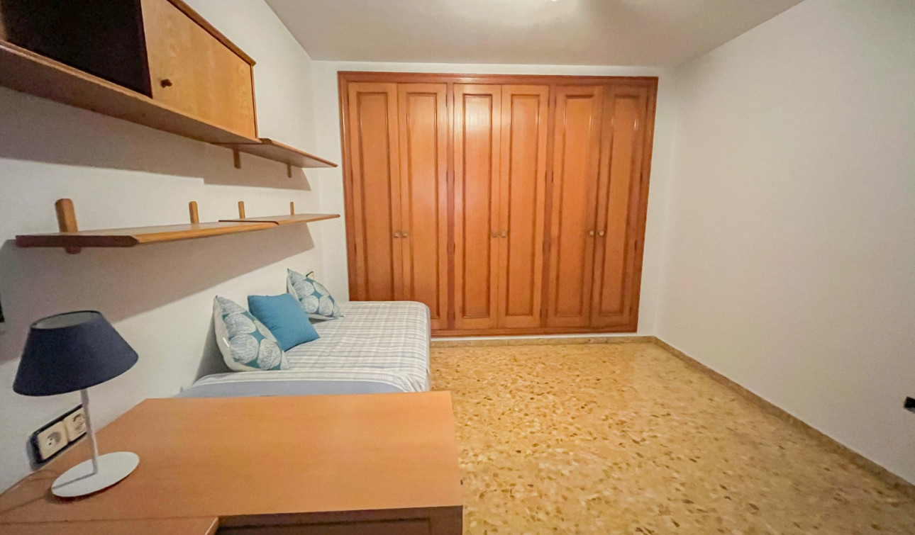 Resale - Apartment / Flat - Alicante - Centro
