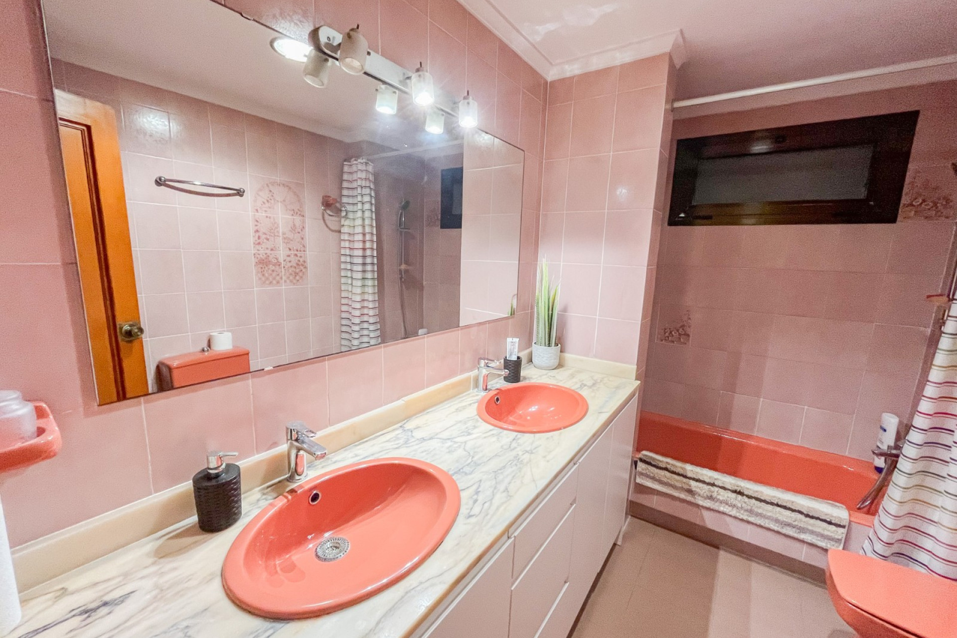 Resale - Apartment / Flat - Alicante - Centro