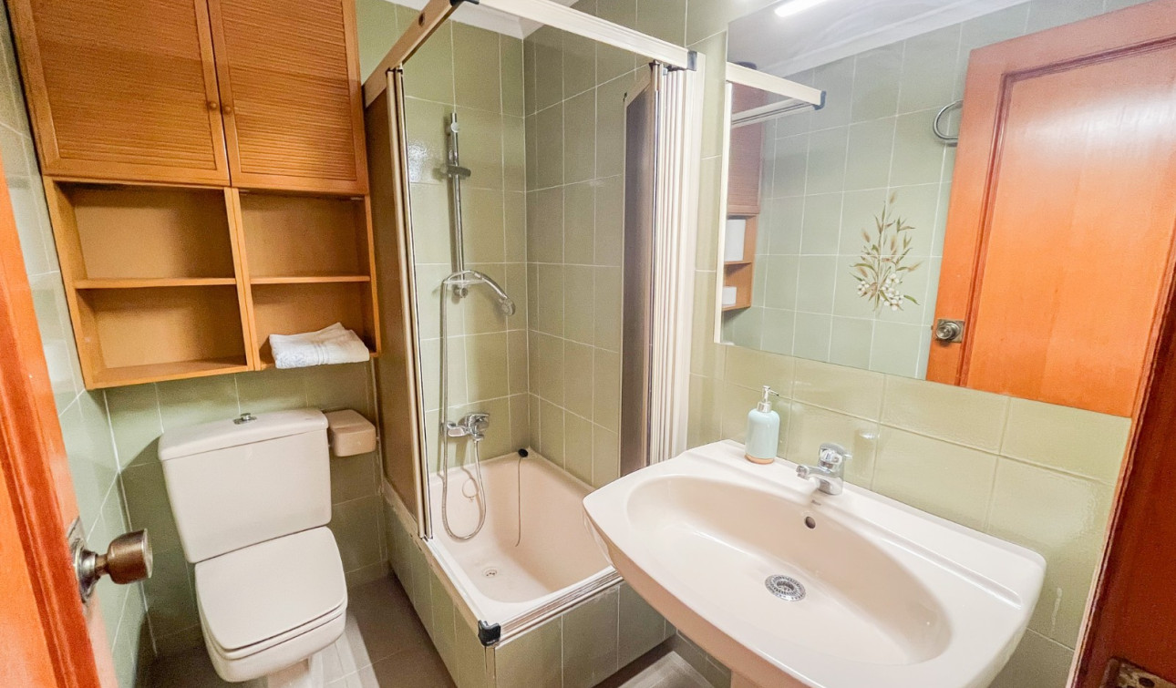 Resale - Apartment / Flat - Alicante - Centro