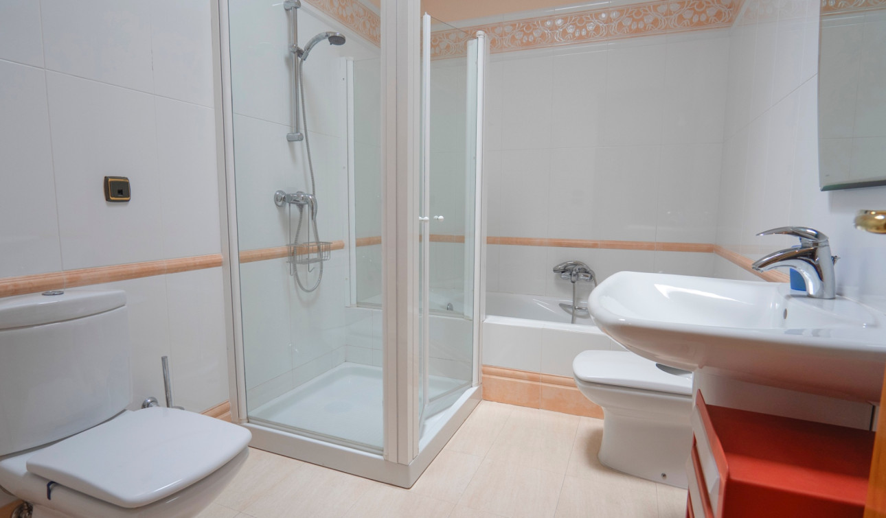 Resale - Apartment / Flat - Benidorm