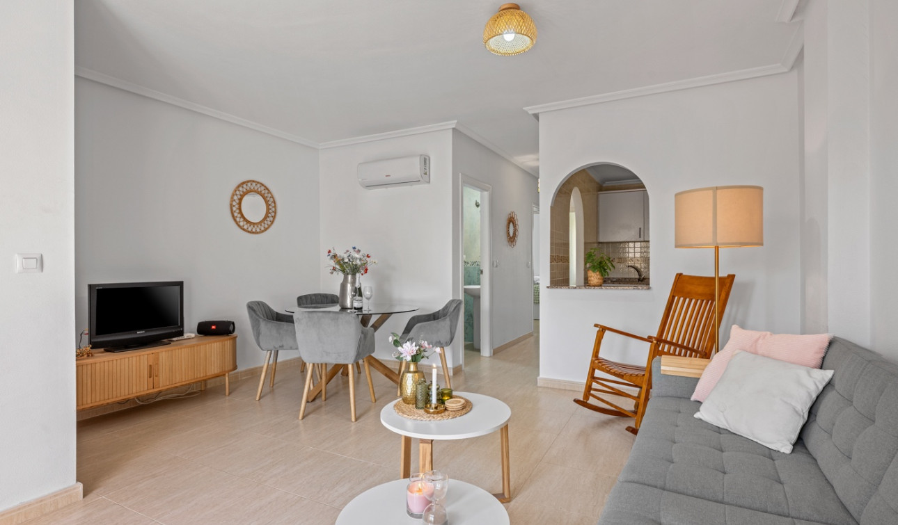 Resale - Apartment / Flat - Daya Nueva - Costa Blanca South