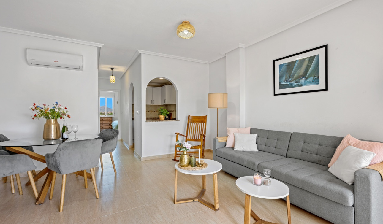 Resale - Apartment / Flat - Daya Nueva - Costa Blanca South