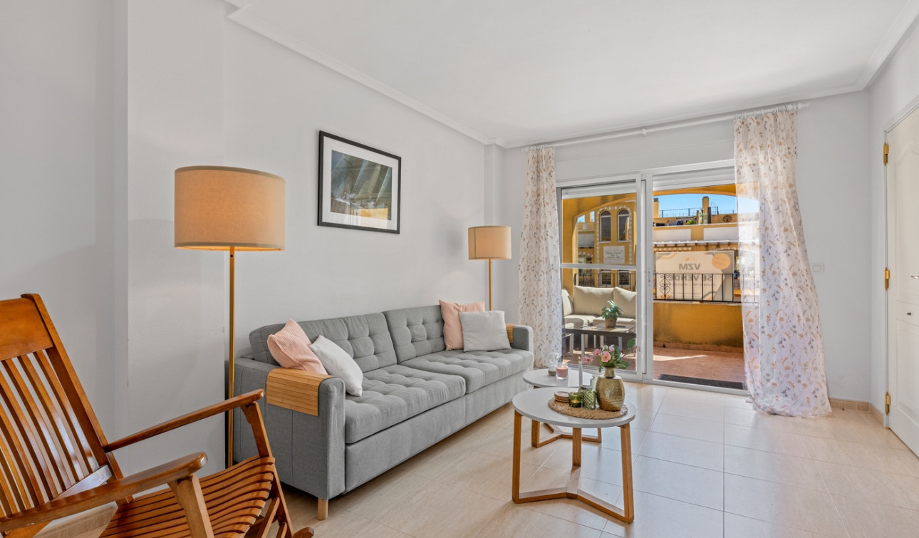 Resale - Apartment / Flat - Daya Nueva - Costa Blanca South