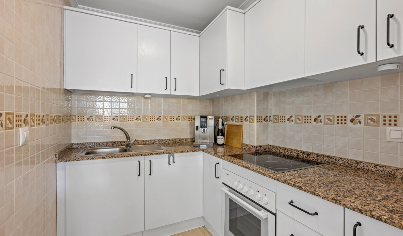 Resale - Apartment / Flat - Daya Nueva - Costa Blanca South