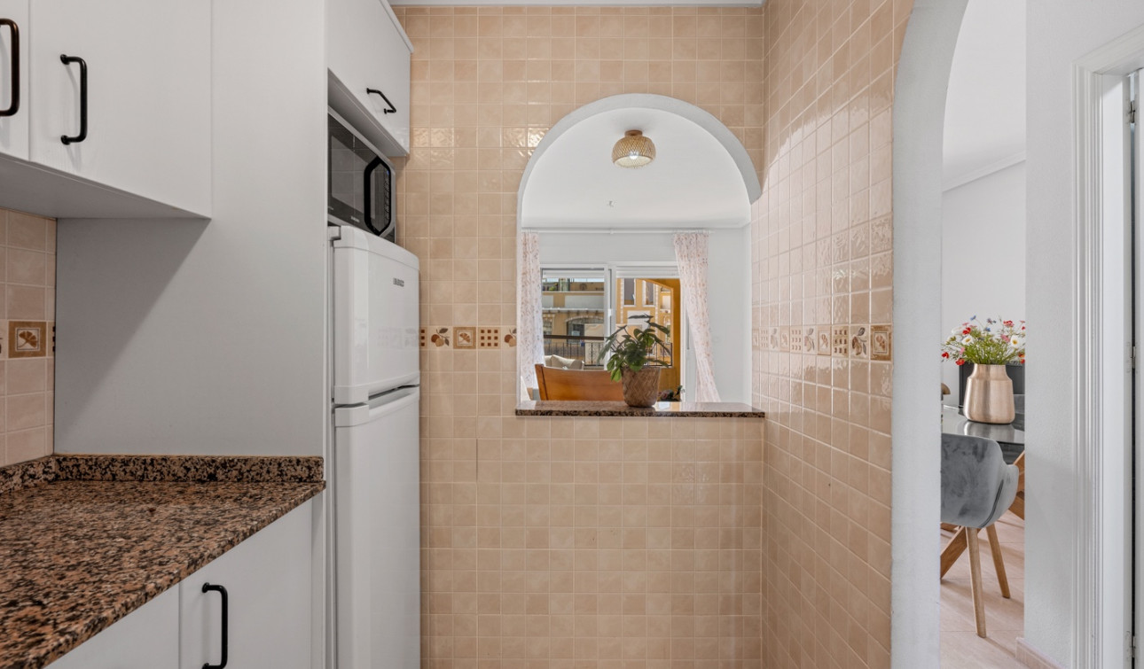 Resale - Apartment / Flat - Daya Nueva - Costa Blanca South