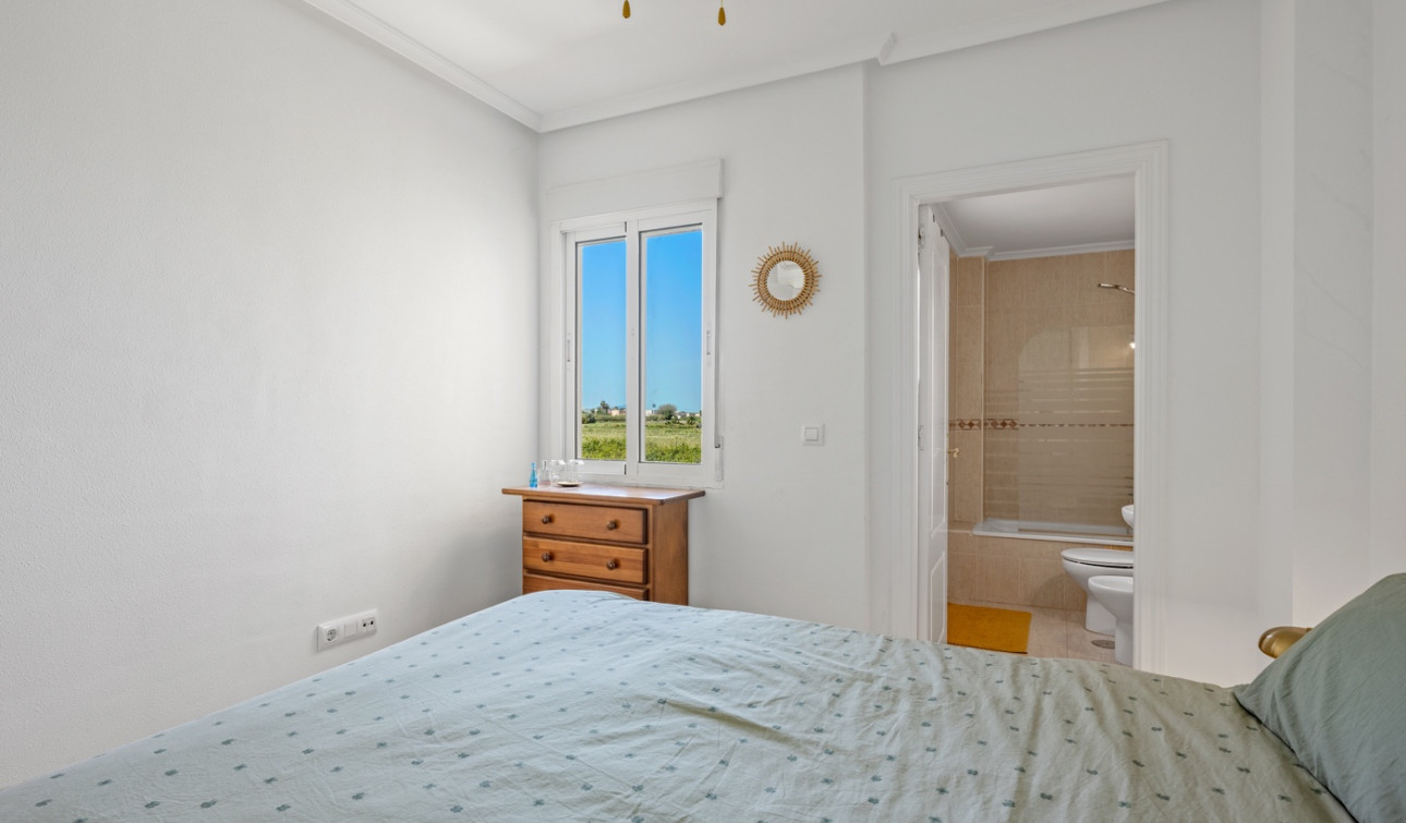 Resale - Apartment / Flat - Daya Nueva - Costa Blanca South