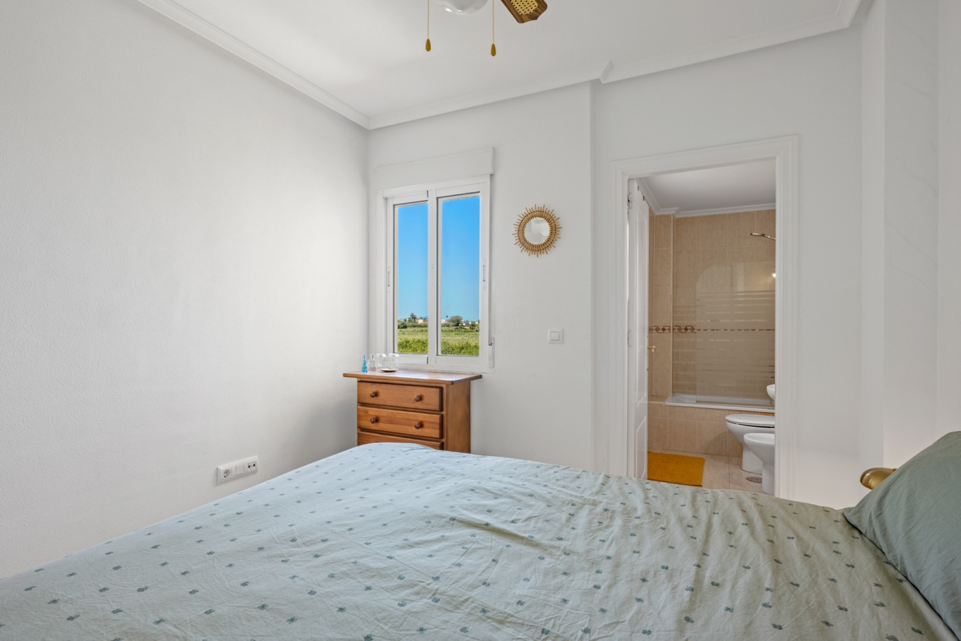 Resale - Apartment / Flat - Daya Nueva - Costa Blanca South