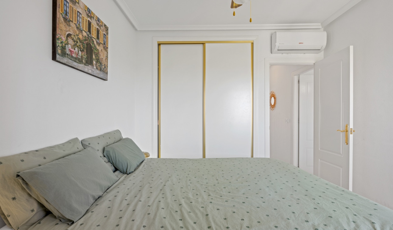 Resale - Apartment / Flat - Daya Nueva - Costa Blanca South