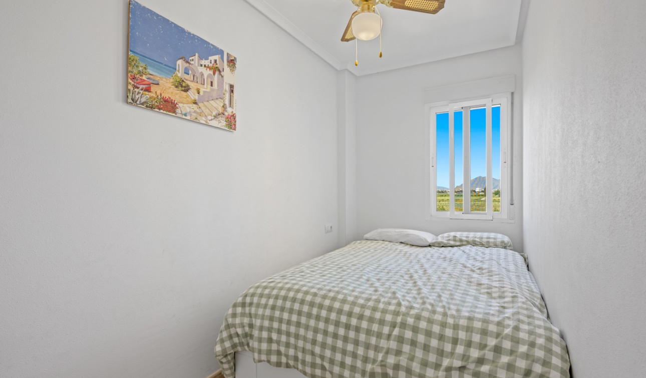 Resale - Apartment / Flat - Daya Nueva - Costa Blanca South