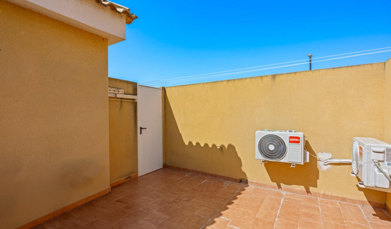 Resale - Apartment / Flat - Daya Nueva - Costa Blanca South