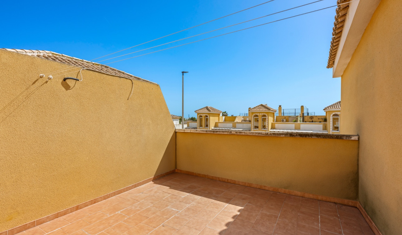 Resale - Apartment / Flat - Daya Nueva - Costa Blanca South