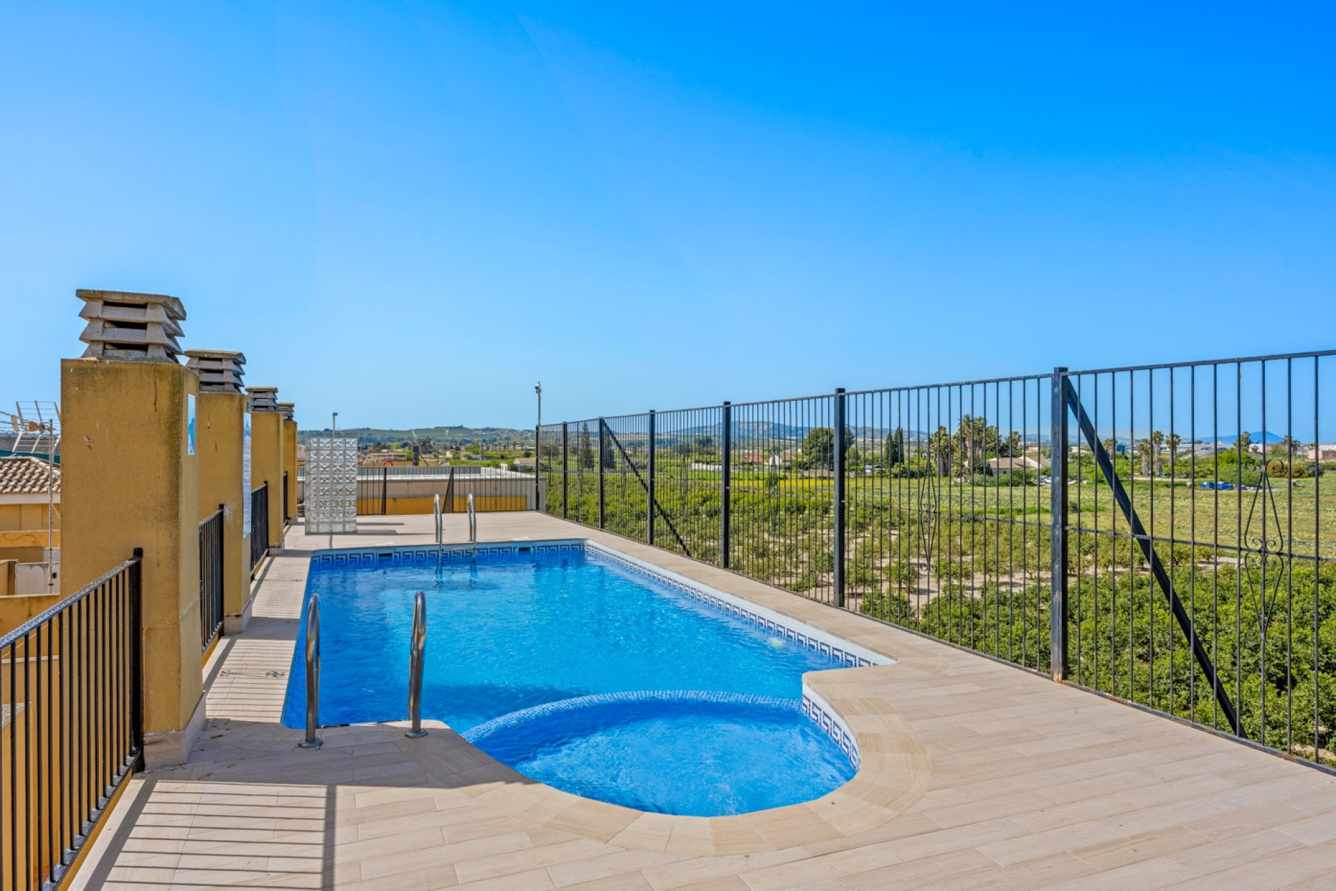 Resale - Apartment / Flat - Daya Nueva - Costa Blanca South