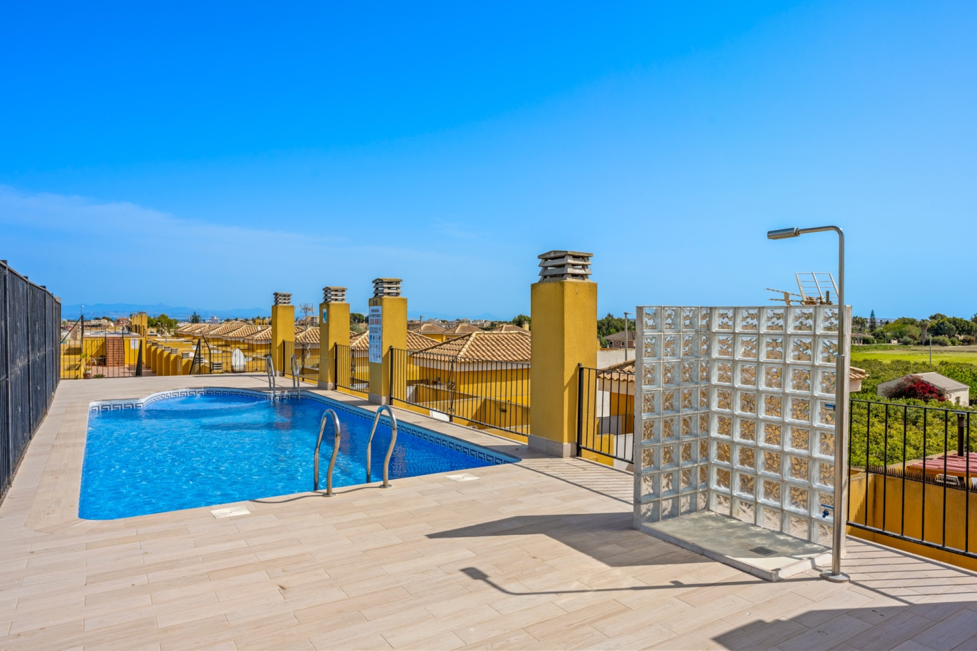 Resale - Apartment / Flat - Daya Nueva - Costa Blanca South