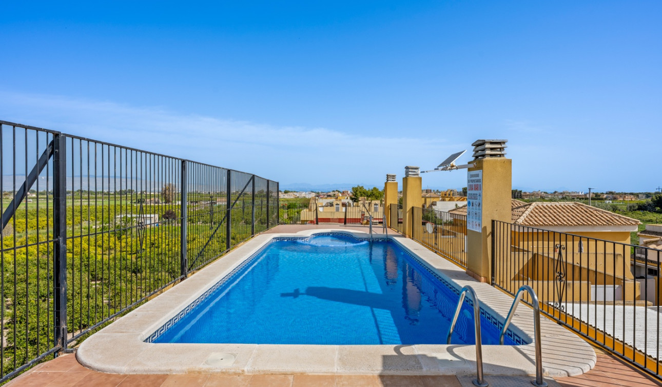 Resale - Apartment / Flat - Daya Nueva - Costa Blanca South