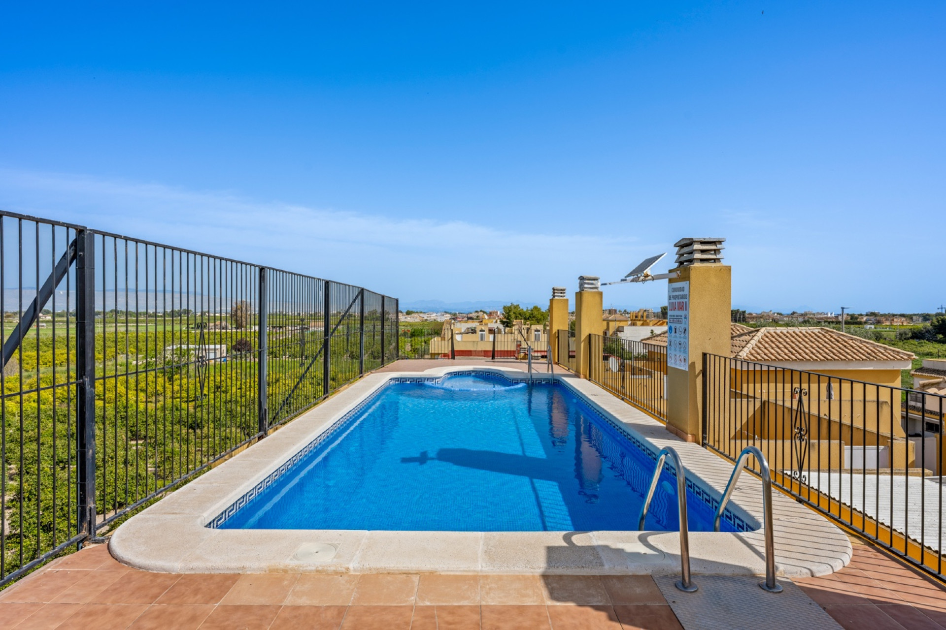 Resale - Apartment / Flat - Daya Nueva - Costa Blanca South