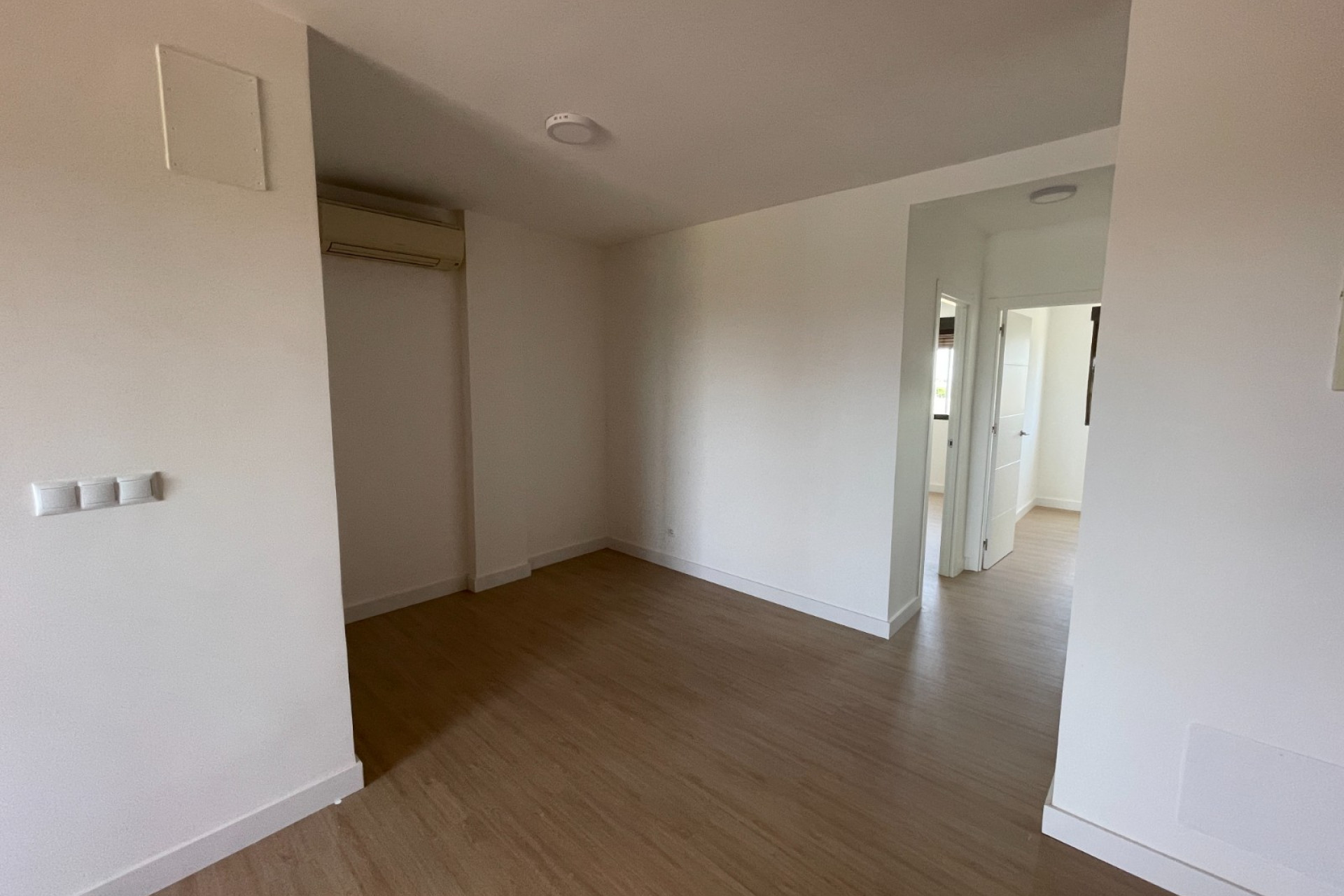 Resale - Apartment / Flat - Daya Nueva