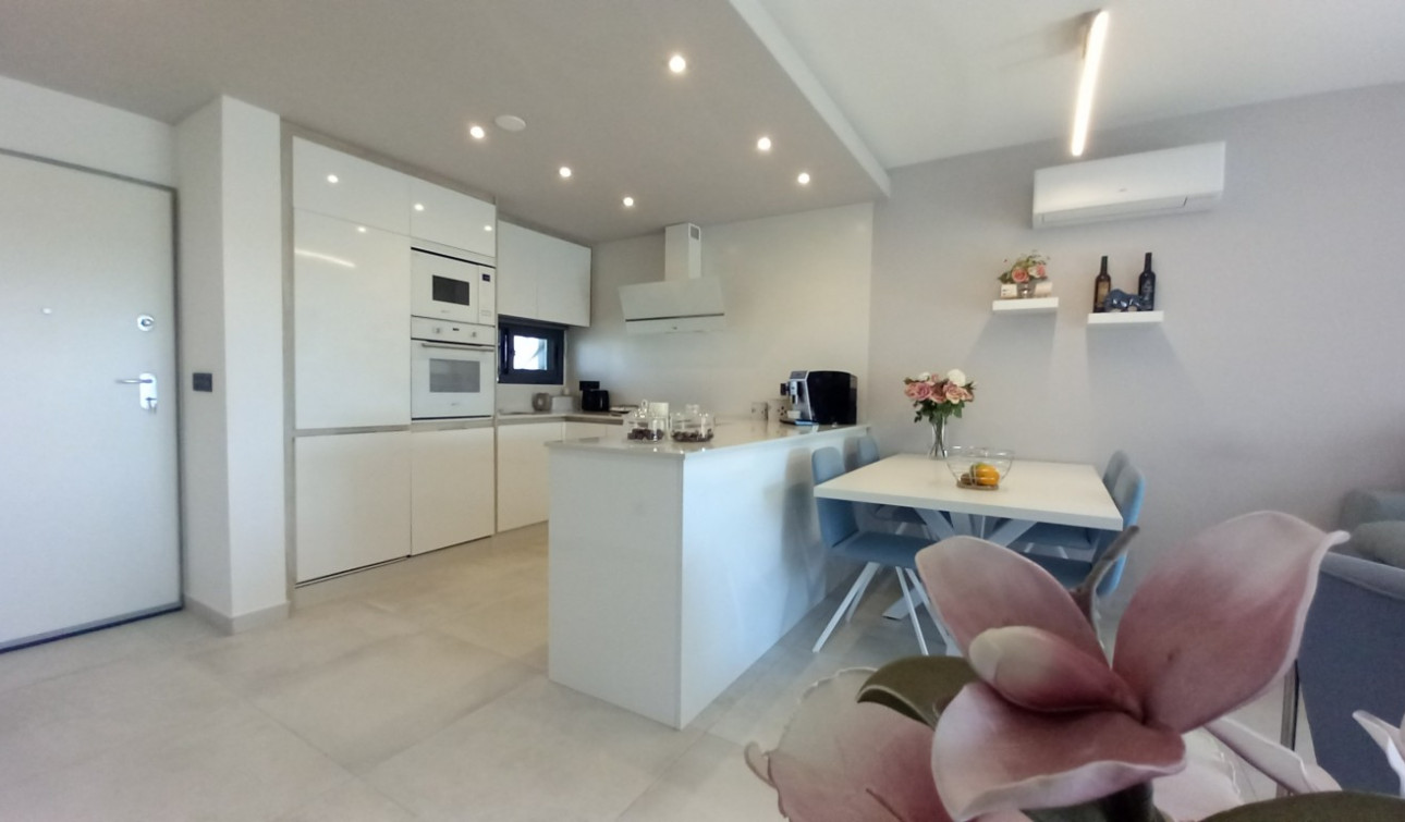 Resale - Apartment / Flat - El Raso