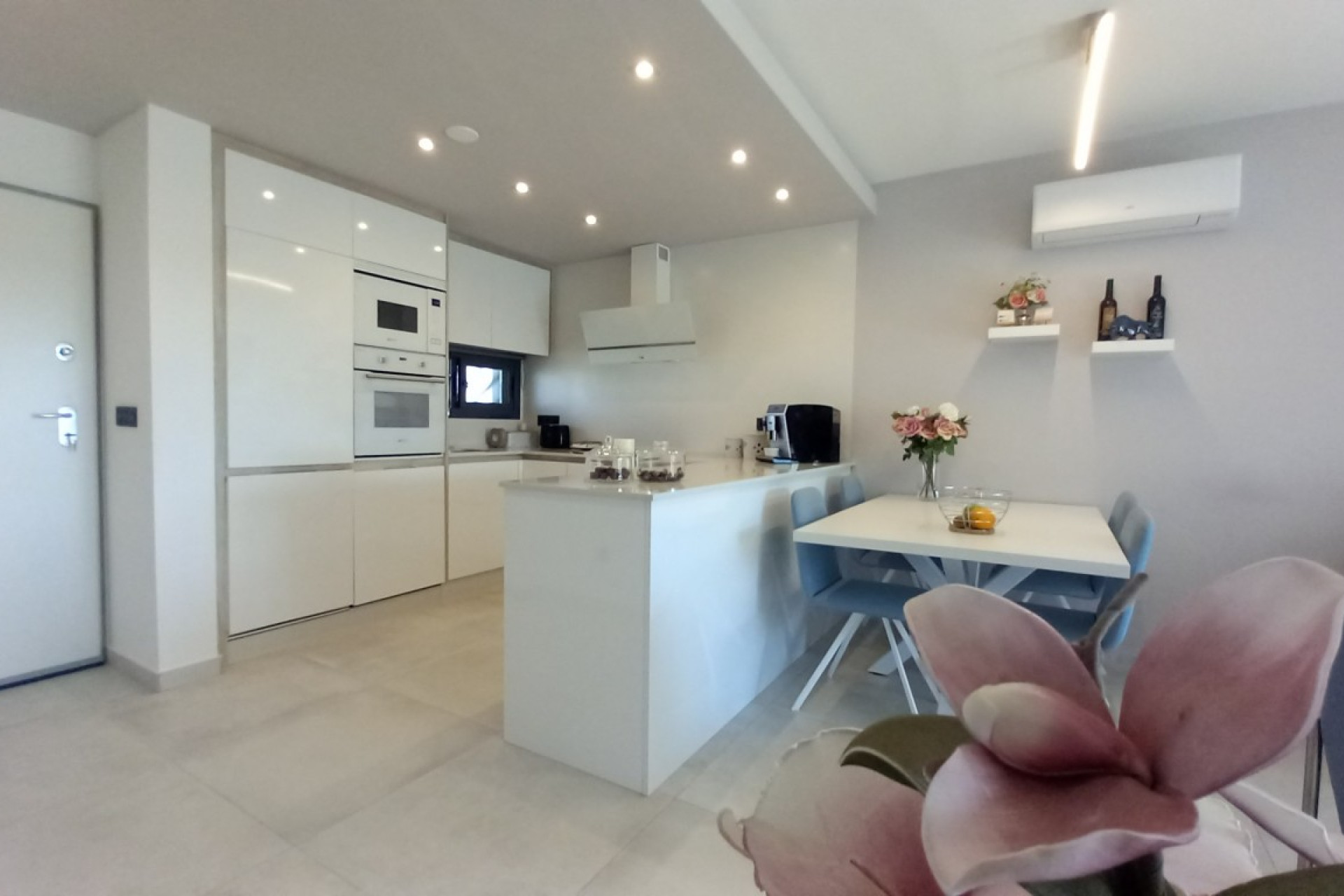 Resale - Apartment / Flat - El Raso