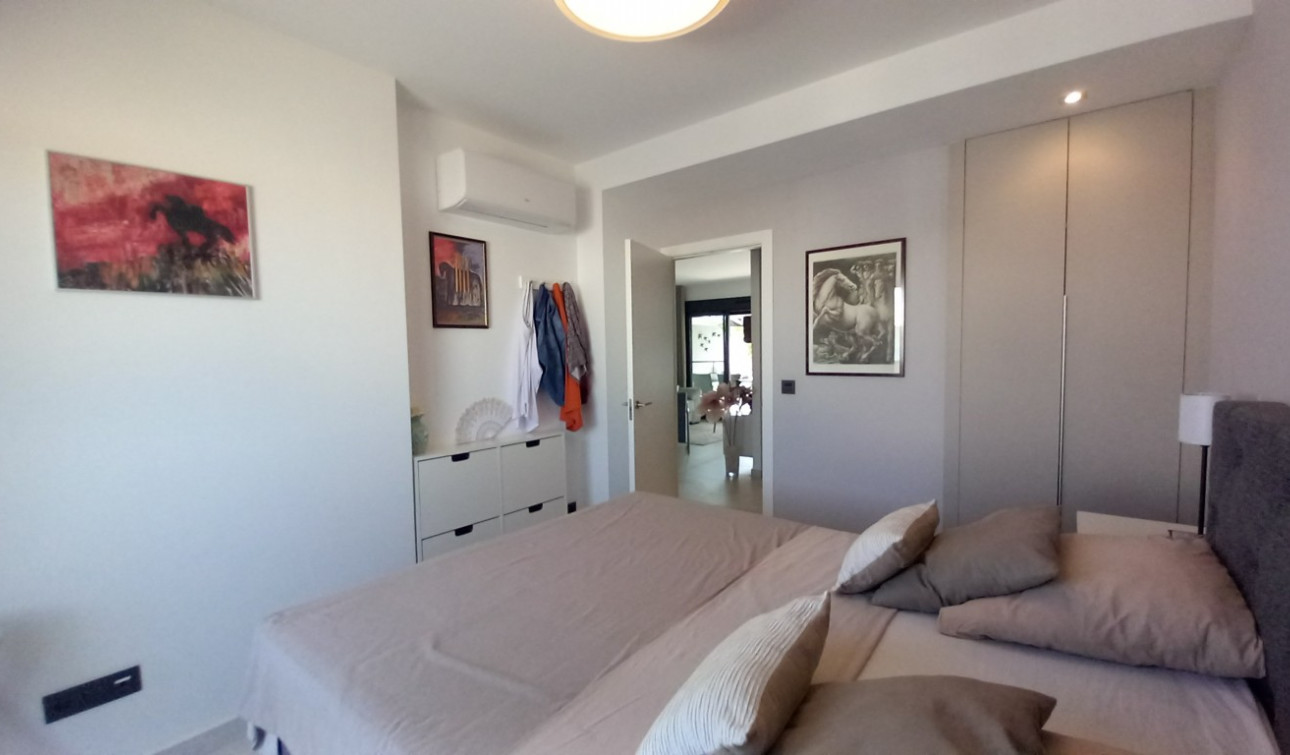 Resale - Apartment / Flat - El Raso